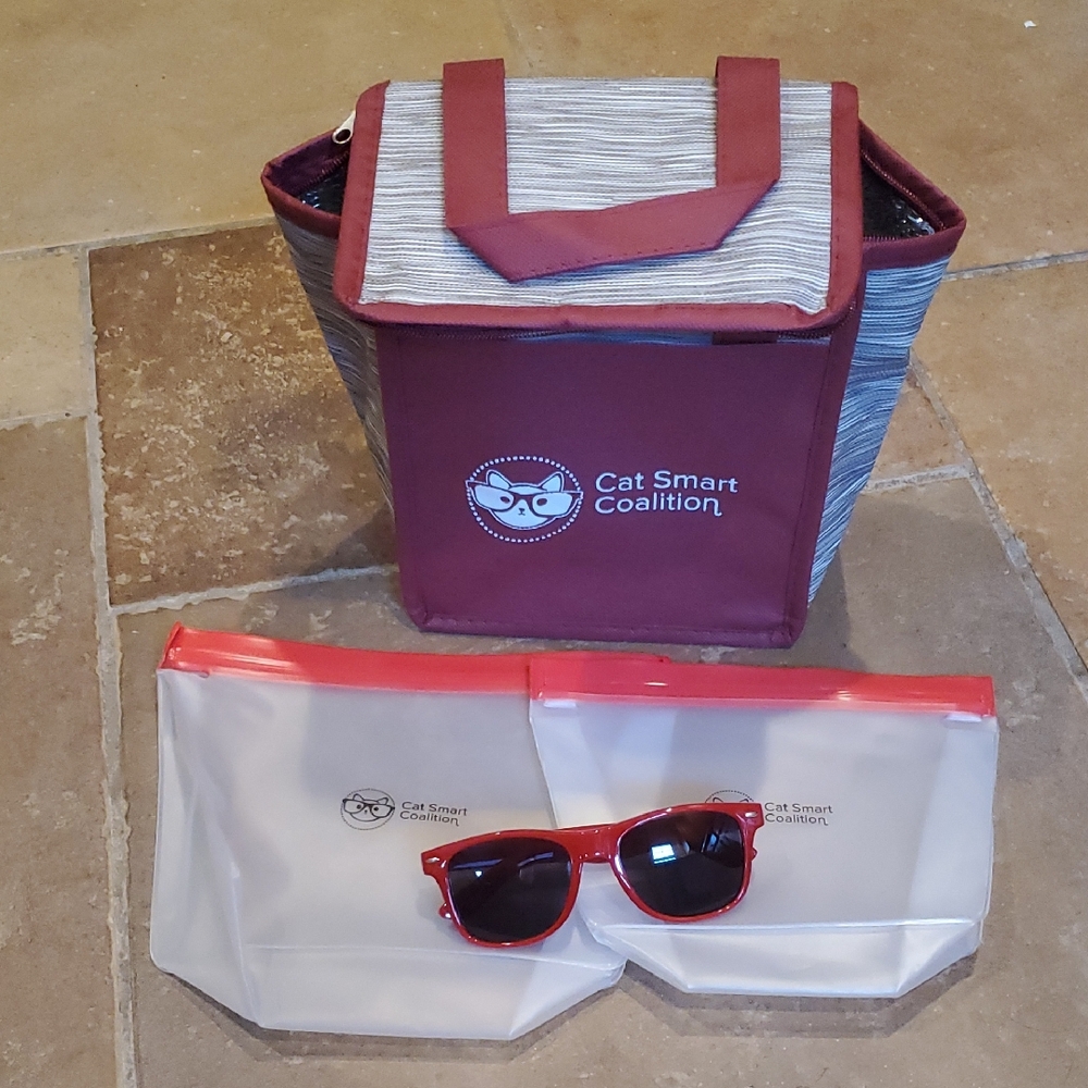 Cat Smart Coalition Cooler Bag with Sunglasses And Resealable Sandwich And  Bags